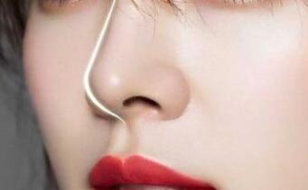 做假體隆鼻能保持多久