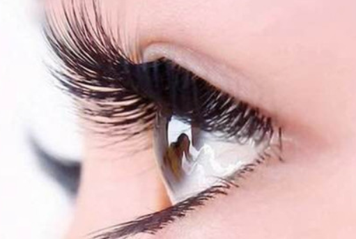 切開雙眼皮術(shù)后的疤痕明顯嗎