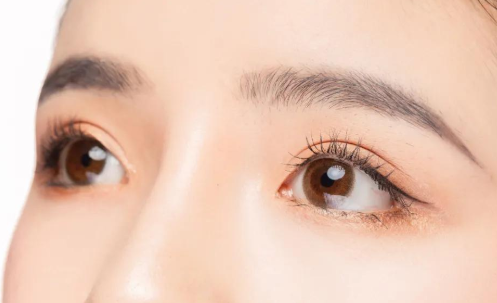 雙眼皮手術(shù)拆線后可以化妝了嗎