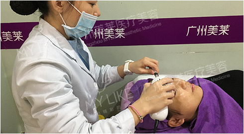 專業(yè)祛斑修復(fù)精華亮白肌膚